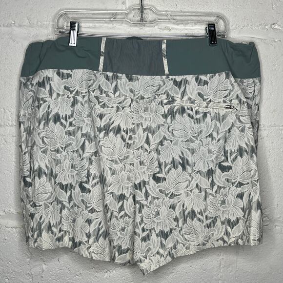 Athleta Women's Trekkie North Short with Pockets Green White Floral Lace Size 22 - Picture 3 of 10